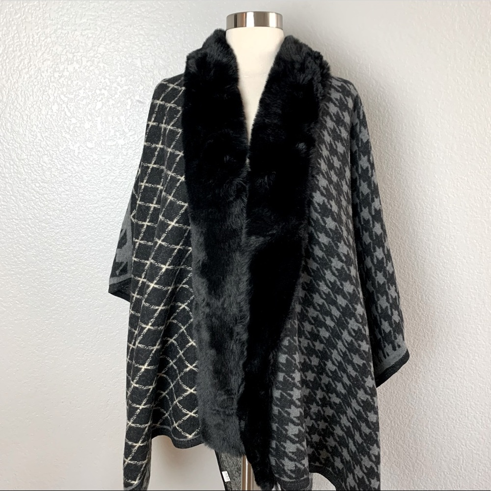 Poncho Cape Coat Women's One Size Black Faux Fur Trim Black Gray Houndstooth New